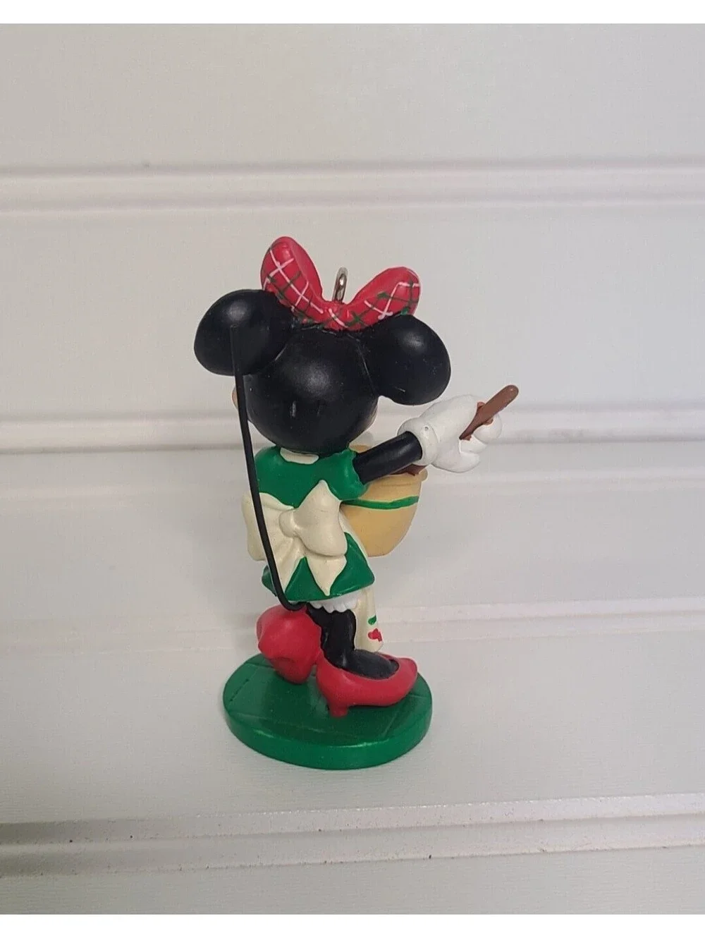 HALLMARK ORNAMENT Disney Minnie Mouse 2004 Christmas baking